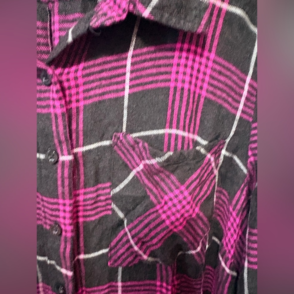 Torrid Pink & Black Plaid Button Front Blouse Size 3 (22/24) Plus Size Flannel - Picture 4 of 6